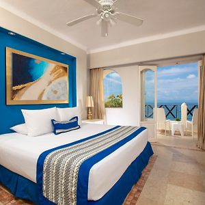 Deluxe Oceanfront Room